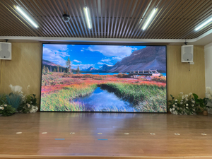 Écran d'affichage LED polychrome d'intérieur P1.53 pour salles de conférence